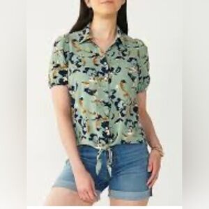 Nine West Green Floral Shirt Blouse Size Medium Abstract Button Tie Front SKU 9